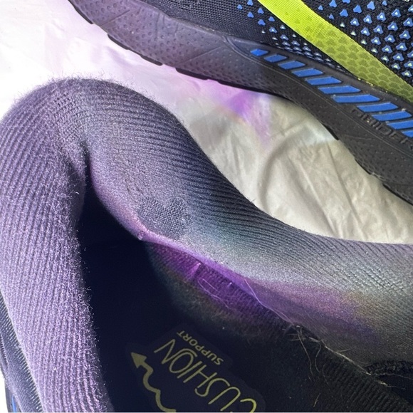 Athletic_Shoes